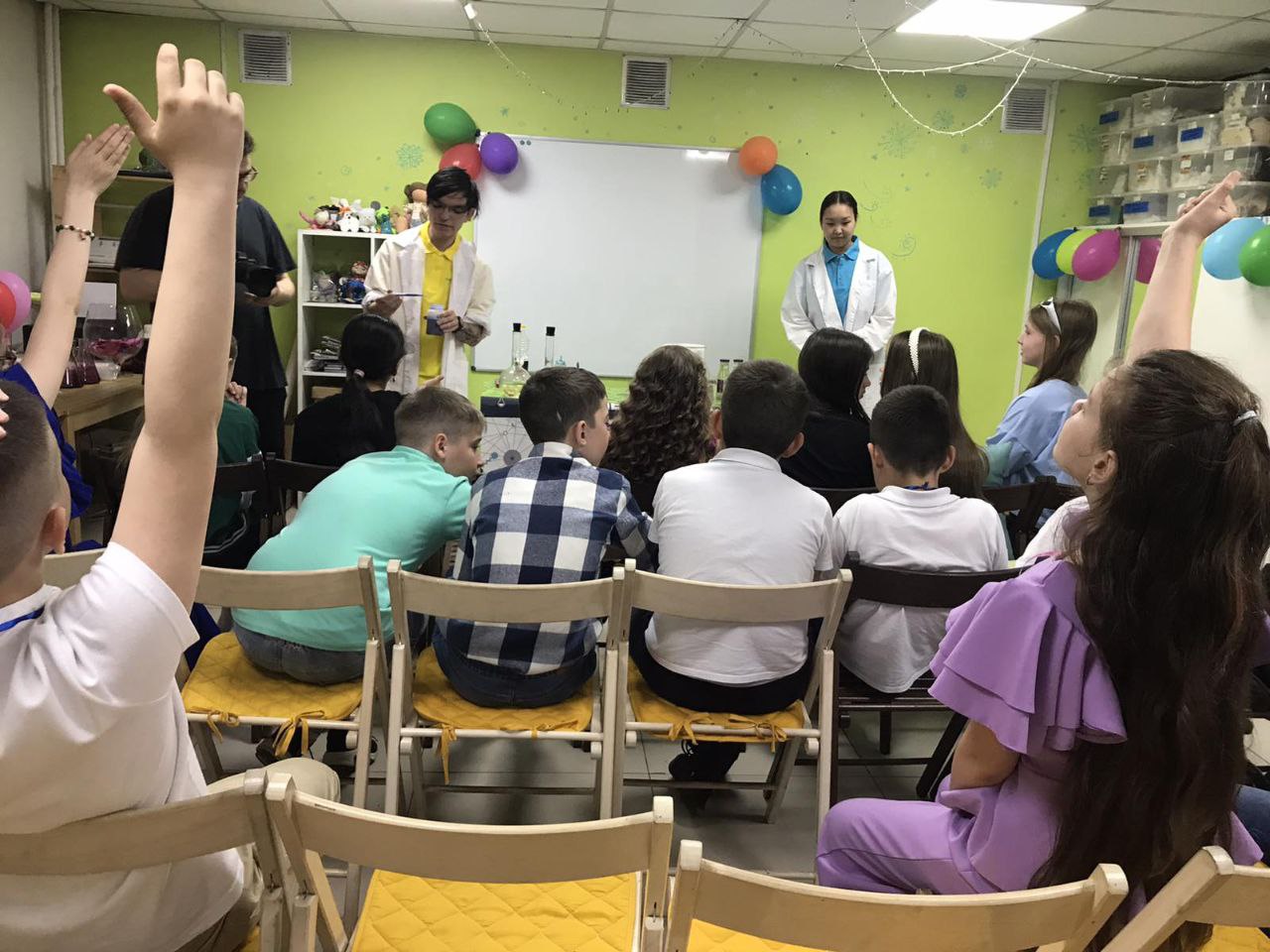 Занятие по изучению основ молекулярной кухни в центре Гравитация  ( 4Б класс ).