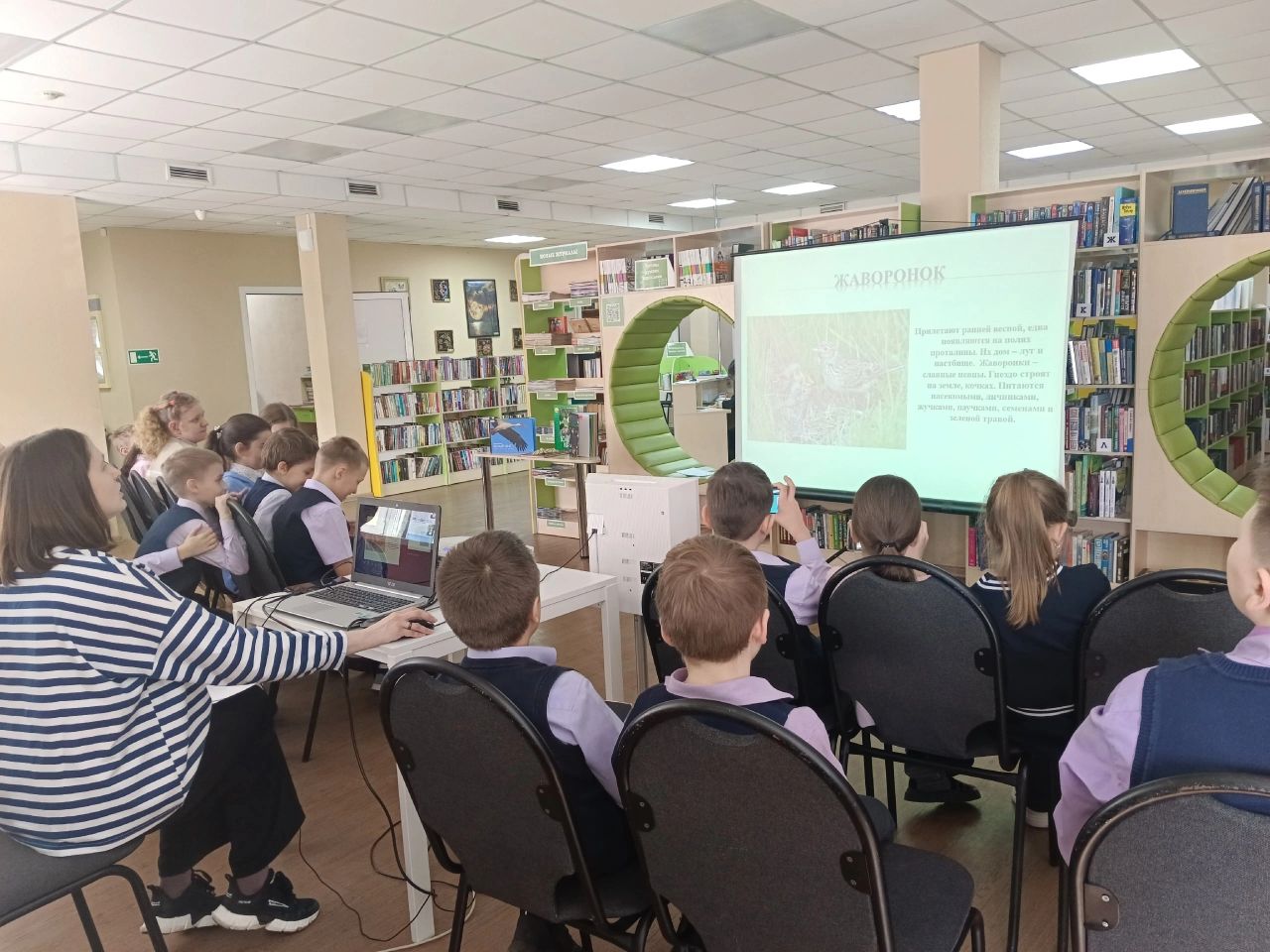 Мастер-класс по изготовлению Птички-Веснянки в библиотеке им. А.С. Серафимовича ( 3А класс ).