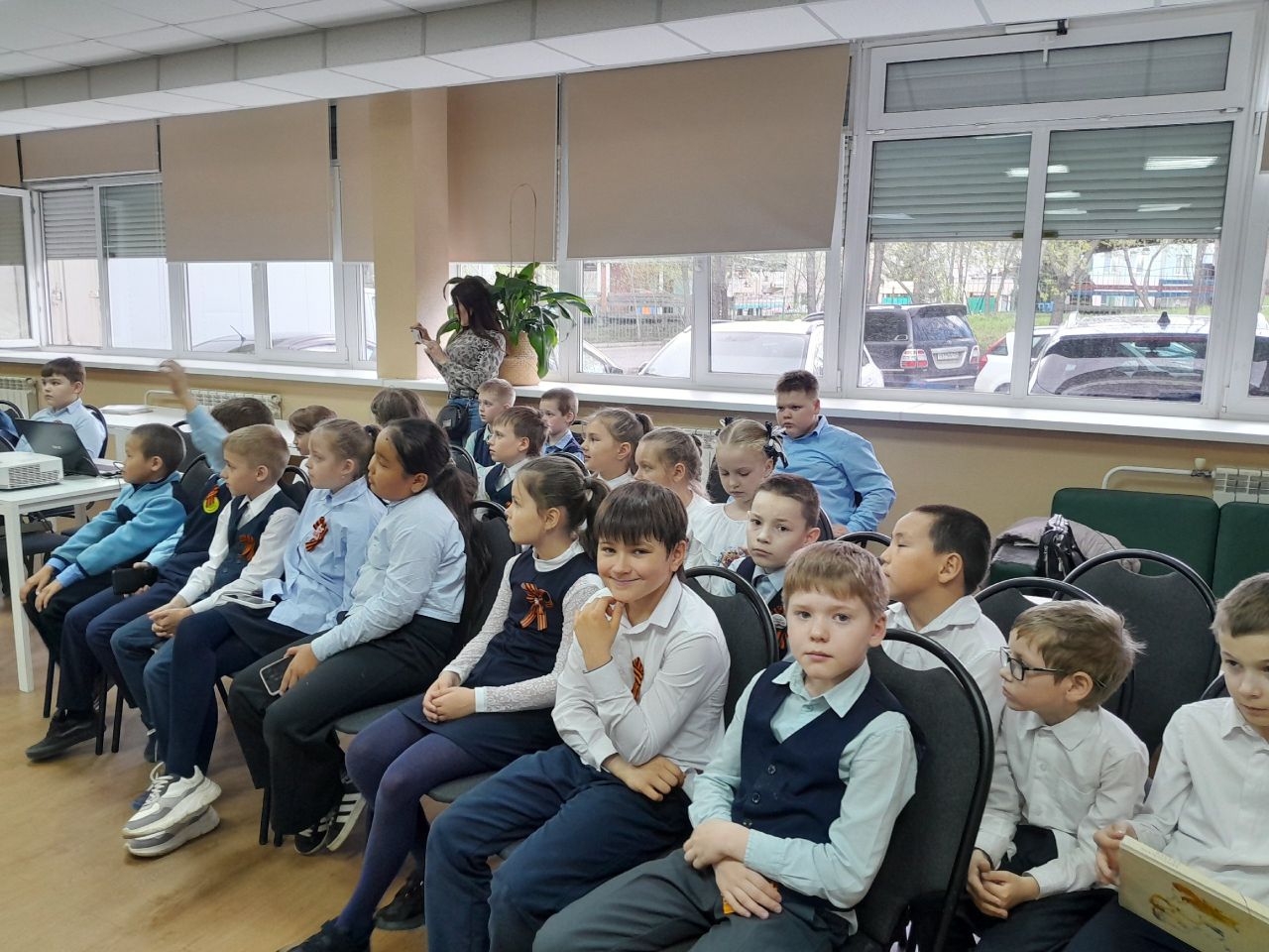 Патриотическое мероприятие, посвященное 80-летию Победы в библиотеке им. А.С. Серафимовича ( 2А класс ).