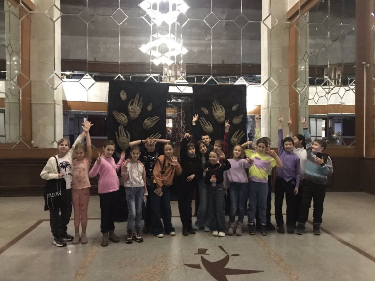 Экскурсия Театральное закулисье ( 4Б класс ).