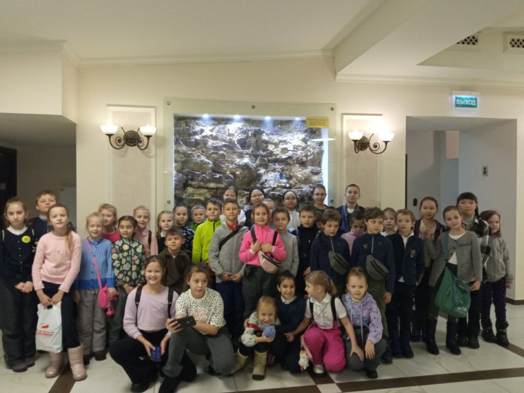 Драматический театр им. А.С. Пушкина спектакль Конек-Горбунок ( 4Г класс ).
